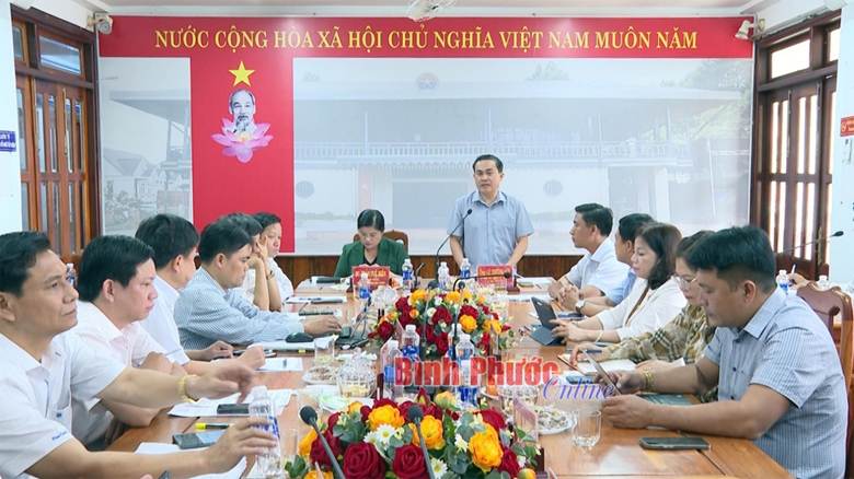 Chủ tịch UBND tỉnh kiểm tra xây dựng nông thôn mới tại Lộc Ninh