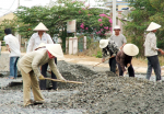 Chung tay làm đường giao thông nông thôn (ảnh tư liệu)