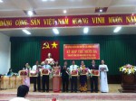 Lãnh đạo huyện trao Giấy khen cho các đại biểu có thành tích xuất sắc trong hoạt động HĐND nhiệm kỳ 2011-2016