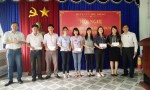 Cộng tác viên tiêu biểu được nhận phần thưởng của Ban Biên tập Trang thông tin điện tử huyện