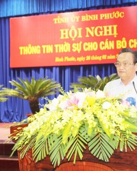 Tiến sỹ Trần Du Lịch thông tin tại hội nghị