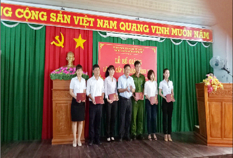 Các học viên xuất sắc được tuyên dương tại buổi lễ