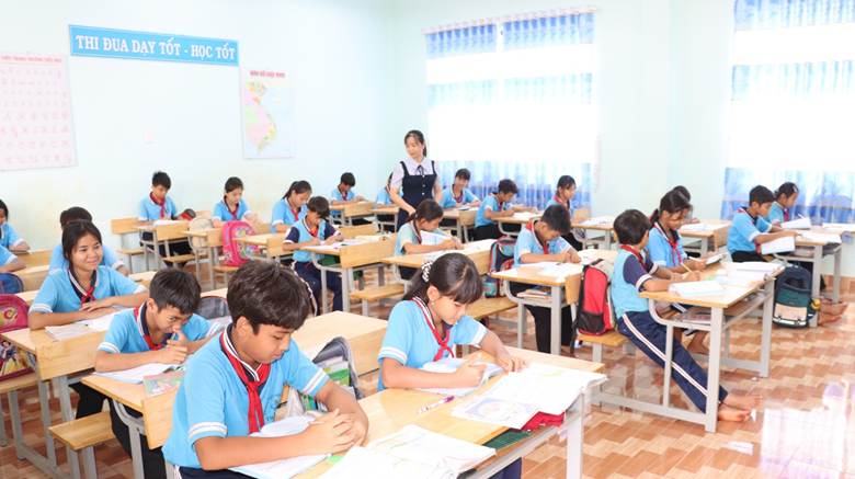 Nỗ lực thực hiện thắng lợi xây dựng trường chuẩn quốc gia
