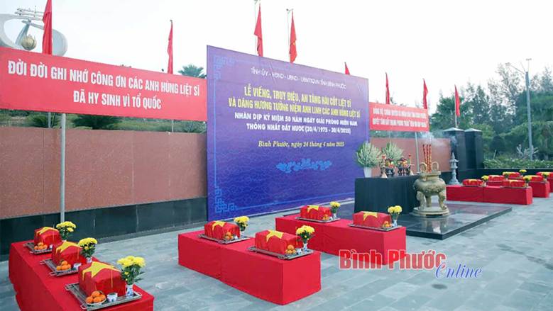 Tỉnh ủy, HĐND, UBND, UBMTTQVN tỉnh truy điệu, an táng 17 hài cốt liệt sĩ