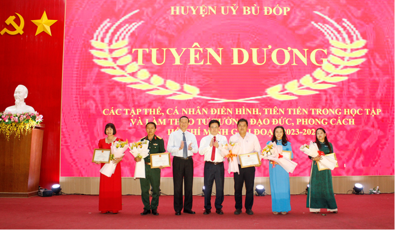 Huyện ủy Bù Đốp tổ chức kỷ niệm 135 năm Ngày sinh Chủ tịch Hồ Chí Minh