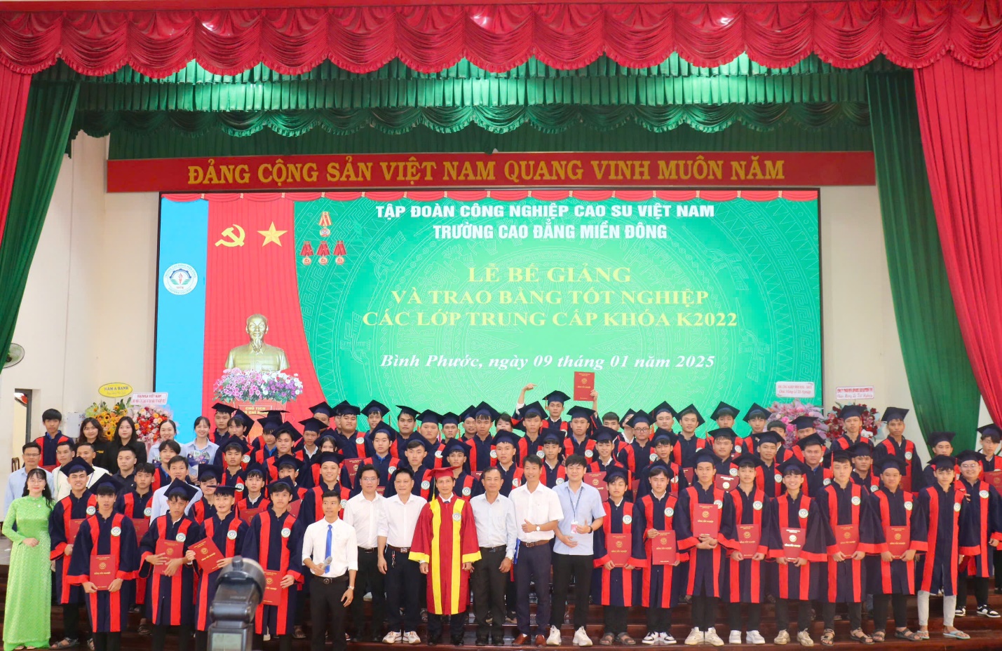 Đảng bộ Trường Cao đẳng miền Đông - Đổi mới giáo dục, xây dựng tương lai